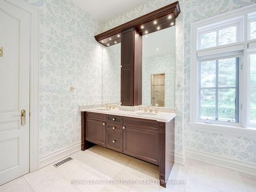 88 Bel Air Dr, Oakville, ON - Indoor Photo Showing Bathroom