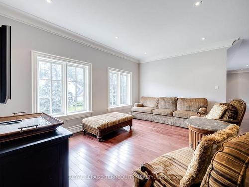 88 Bel Air Dr, Oakville, ON - Indoor Photo Showing Living Room