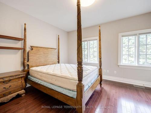 88 Bel Air Dr, Oakville, ON - Indoor Photo Showing Bedroom