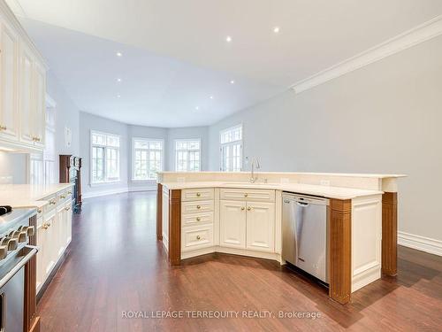 88 Bel Air Dr, Oakville, ON - Indoor Photo Showing Kitchen With Upgraded Kitchen