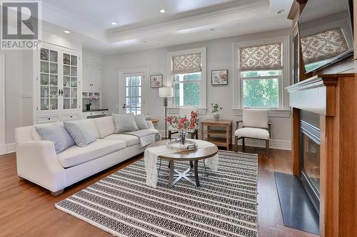 225 William Street, Oakville, ON - Indoor Photo Showing Living Room