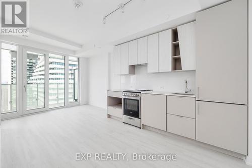 3912 - 3883 Quartz Road, Mississauga, ON - Indoor Photo Showing Kitchen