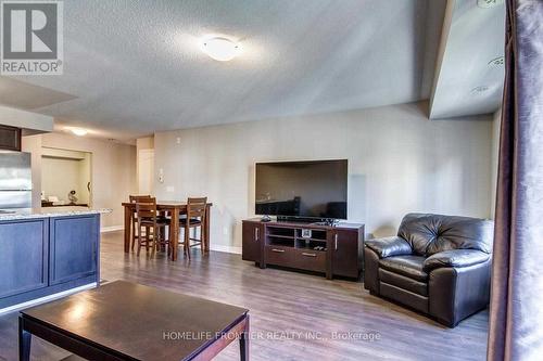 6 - 137 Isaac Devins Boulevard, Toronto, ON - Indoor Photo Showing Living Room