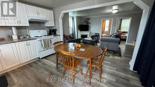 206 Eleventh Avenue, Cochrane, ON - Indoor