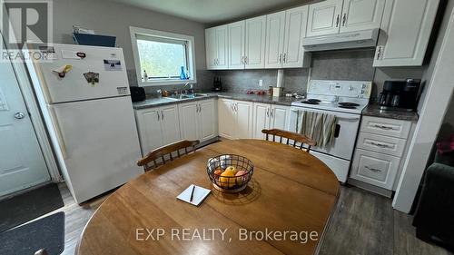 206 Eleventh Avenue, Cochrane, ON - Indoor Photo Showing Kitchen With Double Sink