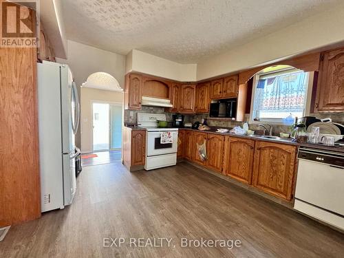 158 Floral Avenue, Timmins, ON - Indoor Photo Showing Kitchen With Double Sink