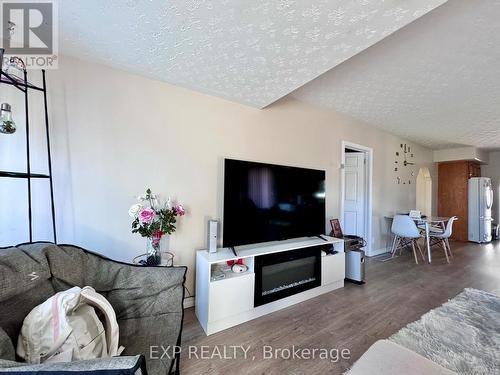 158 Floral Avenue, Timmins, ON - Indoor Photo Showing Living Room