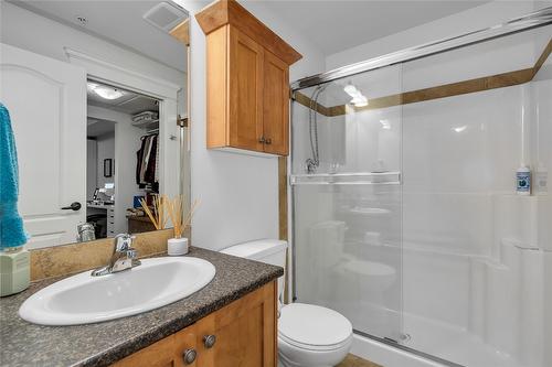 207-2070 Boucherie Road, West Kelowna, BC - Indoor Photo Showing Bathroom