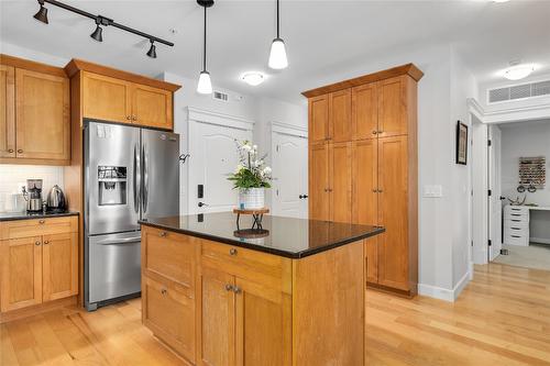 207-2070 Boucherie Road, West Kelowna, BC - Indoor Photo Showing Kitchen