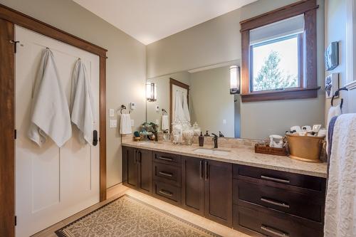 136 Flagstone Rise, Naramata, BC - Indoor Photo Showing Bathroom