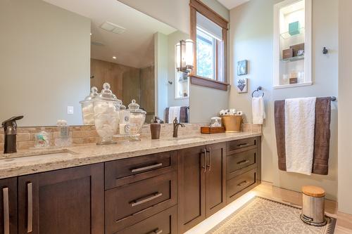 136 Flagstone Rise, Naramata, BC - Indoor Photo Showing Bathroom