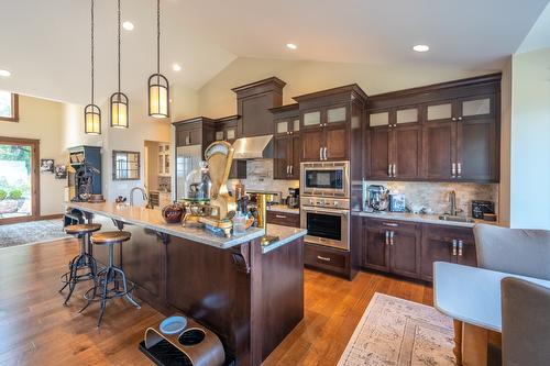 136 Flagstone Rise, Naramata, BC - Indoor Photo Showing Kitchen With Upgraded Kitchen