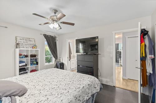 2523 Rhondda Crescent, Kelowna, BC - Indoor Photo Showing Bedroom