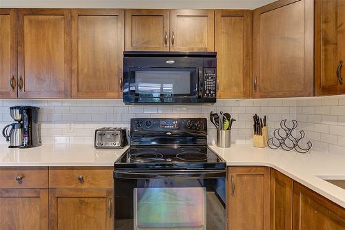 359-654 Cook Road, Kelowna, BC - Indoor Photo Showing Kitchen