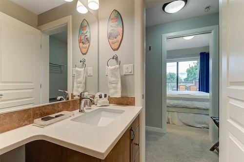 359-654 Cook Road, Kelowna, BC - Indoor Photo Showing Bathroom