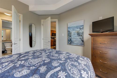 359-654 Cook Road, Kelowna, BC - Indoor Photo Showing Bedroom