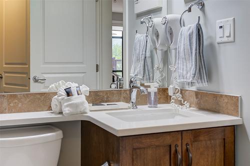 359-654 Cook Road, Kelowna, BC - Indoor Photo Showing Bathroom