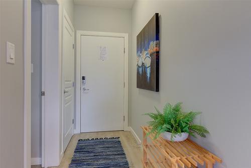 359-654 Cook Road, Kelowna, BC - Indoor Photo Showing Other Room