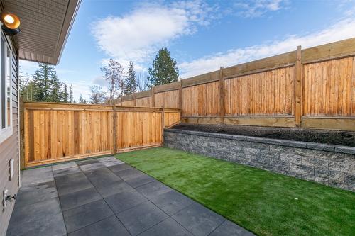 8-1910 11 Avenue, Salmon Arm, BC - Outdoor