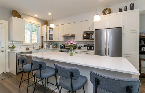 8-1910 11 Avenue, Salmon Arm, BC - Indoor Photo Showing Kitchen With Upgraded Kitchen