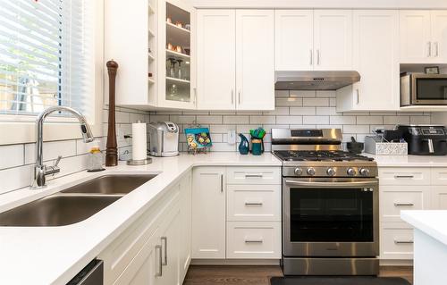 8-1910 11 Avenue, Salmon Arm, BC - Indoor Photo Showing Kitchen With Double Sink