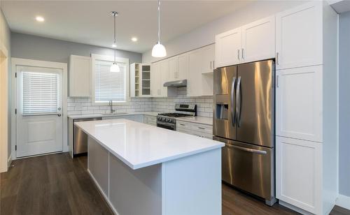 8-1910 11 Avenue, Salmon Arm, BC - Indoor Photo Showing Kitchen With Upgraded Kitchen