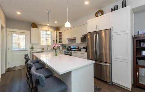 6-1910 11 Avenue, Salmon Arm, BC - Indoor Photo Showing Kitchen With Upgraded Kitchen