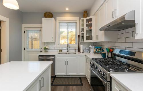 6-1910 11 Avenue, Salmon Arm, BC - Indoor Photo Showing Kitchen With Double Sink