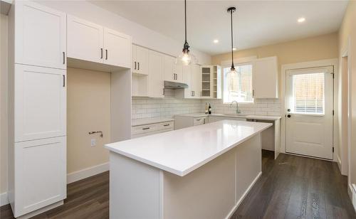 6-1910 11 Avenue, Salmon Arm, BC - Indoor Photo Showing Kitchen With Upgraded Kitchen