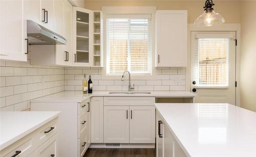 6-1910 11 Avenue, Salmon Arm, BC - Indoor Photo Showing Kitchen