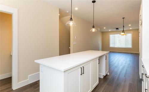 6-1910 11 Avenue, Salmon Arm, BC - Indoor Photo Showing Kitchen