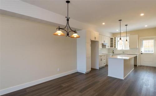 6-1910 11 Avenue, Salmon Arm, BC - Indoor Photo Showing Kitchen