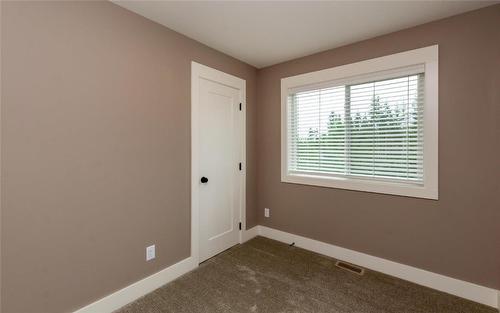 2-1910 11 Avenue, Salmon Arm, BC - Indoor Photo Showing Other Room