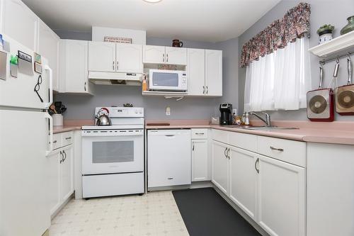 106-46000 First Avenue, Out Of Area, BC - Indoor Photo Showing Kitchen