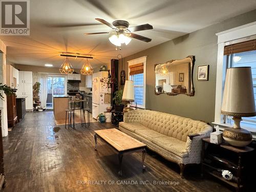 224 Birch Street N, Timmins, ON - Indoor Photo Showing Living Room