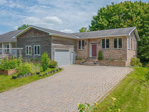 47 Sunset Avenue, Warwick-Watford, ON 