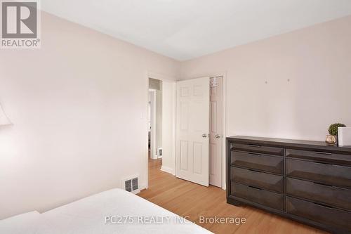 636 Tennent Avenue, London, ON - Indoor Photo Showing Bedroom