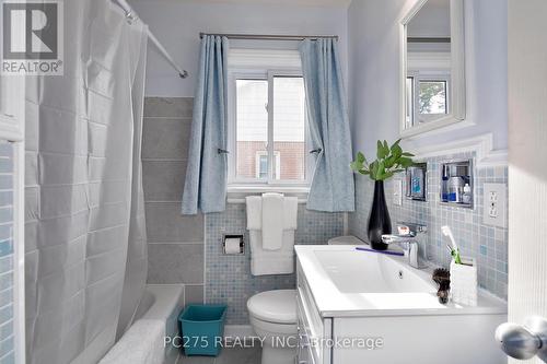 636 Tennent Avenue, London, ON - Indoor Photo Showing Bathroom