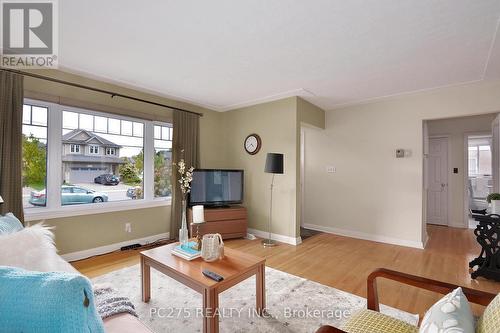 636 Tennent Avenue, London, ON - Indoor Photo Showing Living Room