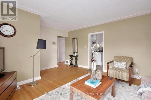 636 Tennent Avenue, London, ON - Indoor Photo Showing Living Room