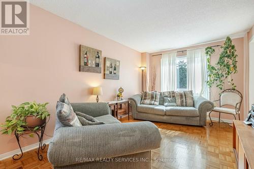 198 Martindale Crescent, Brampton, ON - Indoor Photo Showing Living Room