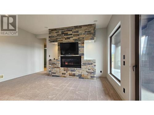 1851 Diamond View Drive, West Kelowna, BC - Indoor Photo Showing Living Room With Fireplace