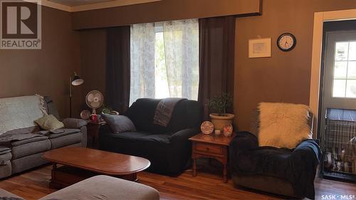 329 1St Avenue Se, Sturgis, SK - Indoor Photo Showing Living Room