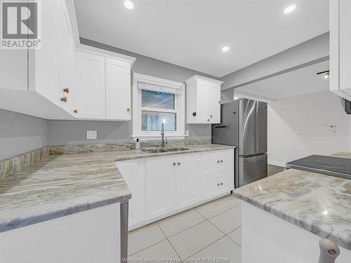 2584 Chilver Road, Windsor, ON - Indoor Photo Showing Kitchen