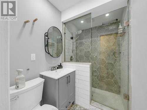 2584 Chilver Road, Windsor, ON - Indoor Photo Showing Bathroom