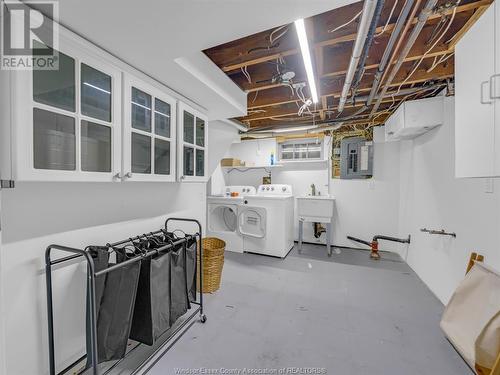 2584 Chilver Road, Windsor, ON - Indoor Photo Showing Laundry Room