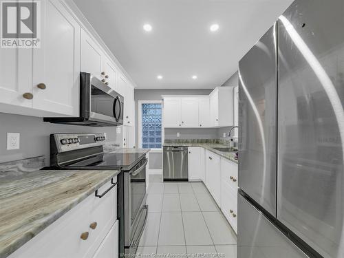 2584 Chilver Road, Windsor, ON - Indoor Photo Showing Kitchen With Upgraded Kitchen