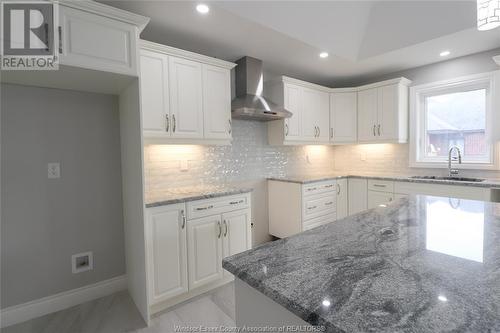 2566 Mayfair, Lasalle, ON - Indoor Photo Showing Kitchen With Upgraded Kitchen