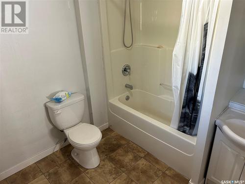 431 St John Street, Regina, SK - Indoor Photo Showing Bathroom