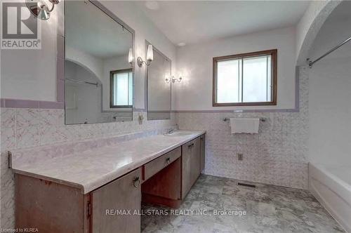 2143 Little Britain Road, Kawartha Lakes (Lindsay), ON - Indoor Photo Showing Bathroom